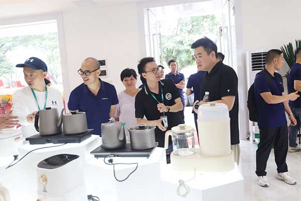 康寶一口氣推出十款“集成浴室柜”，構(gòu)建全場景健康生態(tài)鏈